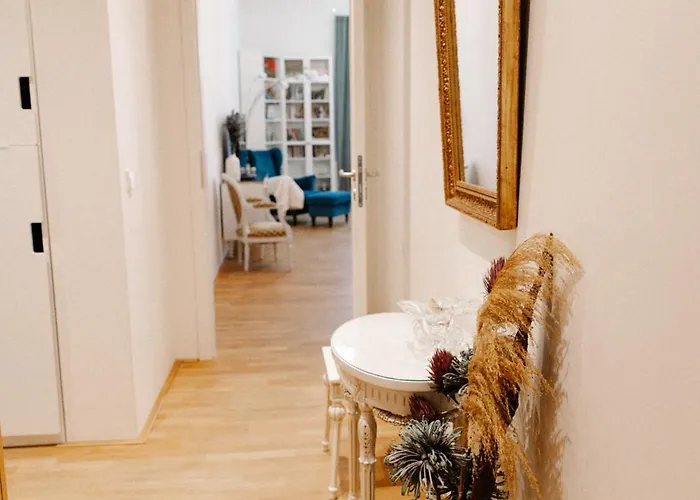 Center View شقة *